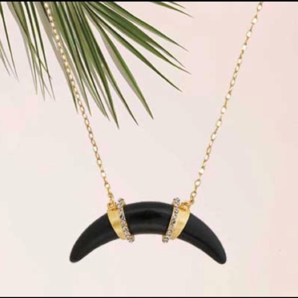 Stella & Dot | Black Arc Pendant necklace in gold